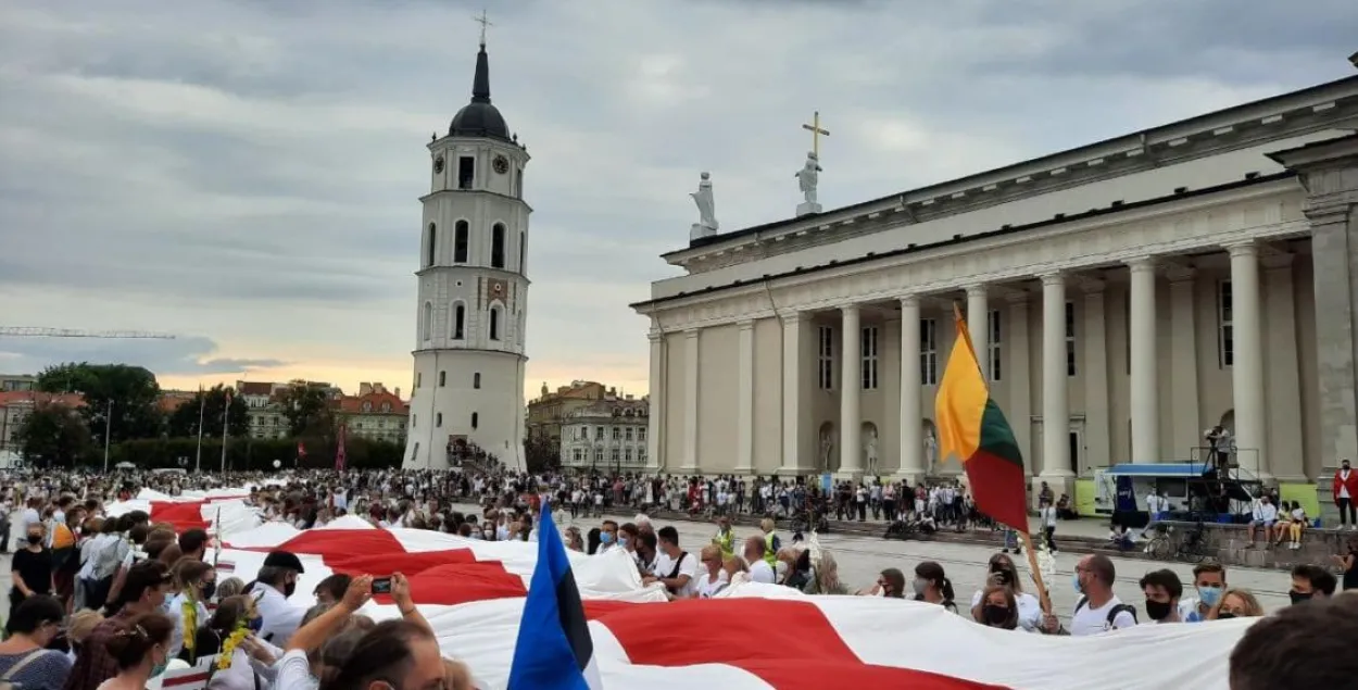 Акция солидарности в Вильнюсе&nbsp;/&nbsp;&quot;Новая газета &mdash; Балтия&quot;&nbsp;