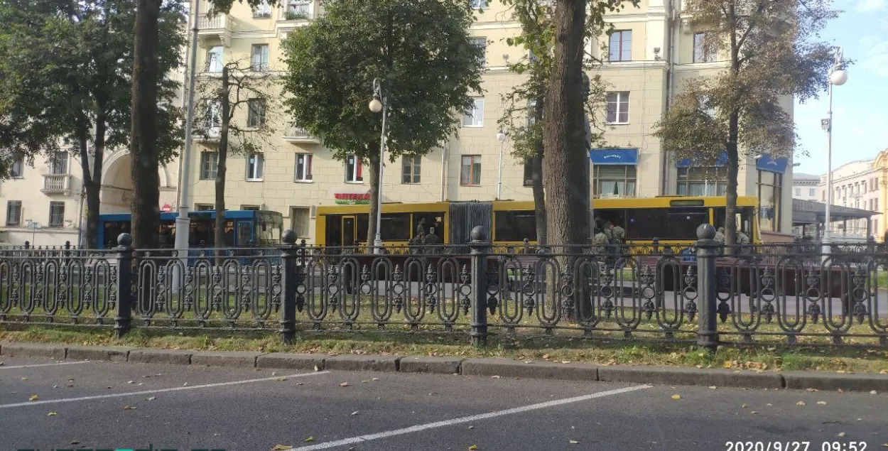В Минск снова вводится военная техника, перекрываются площади