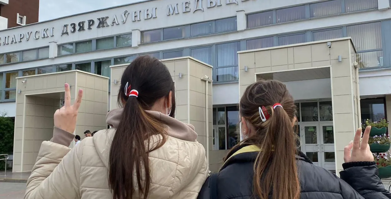 Студентку задержали на акции в Минске. От Окрестина “спасла” сломанная рука