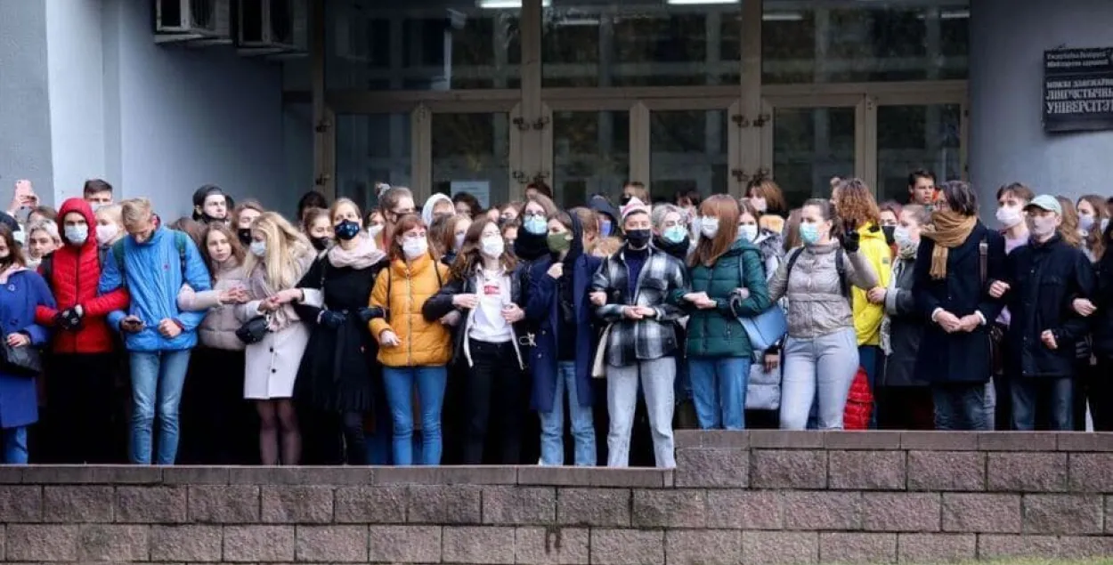 12 преподавателей из трёх беларусских вузов получили работу в ЕС