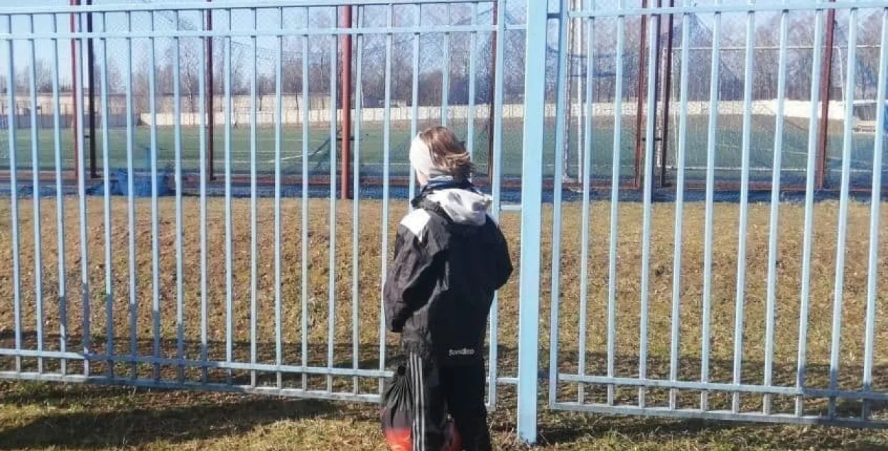 В Борисове санстанция закрыла поле детско-юношеской спортивной школы