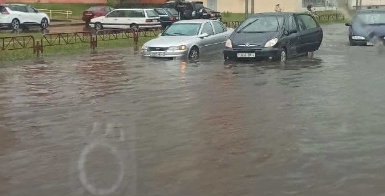 В Гродно из-за сильного ливня несколько улиц ушли под воду