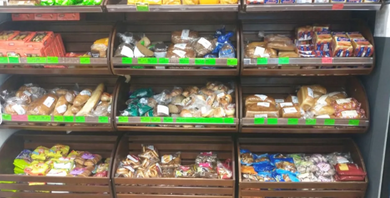 “Спрос повысился в 4 раза”. Почему из магазинов пропадают хлеб и мука
