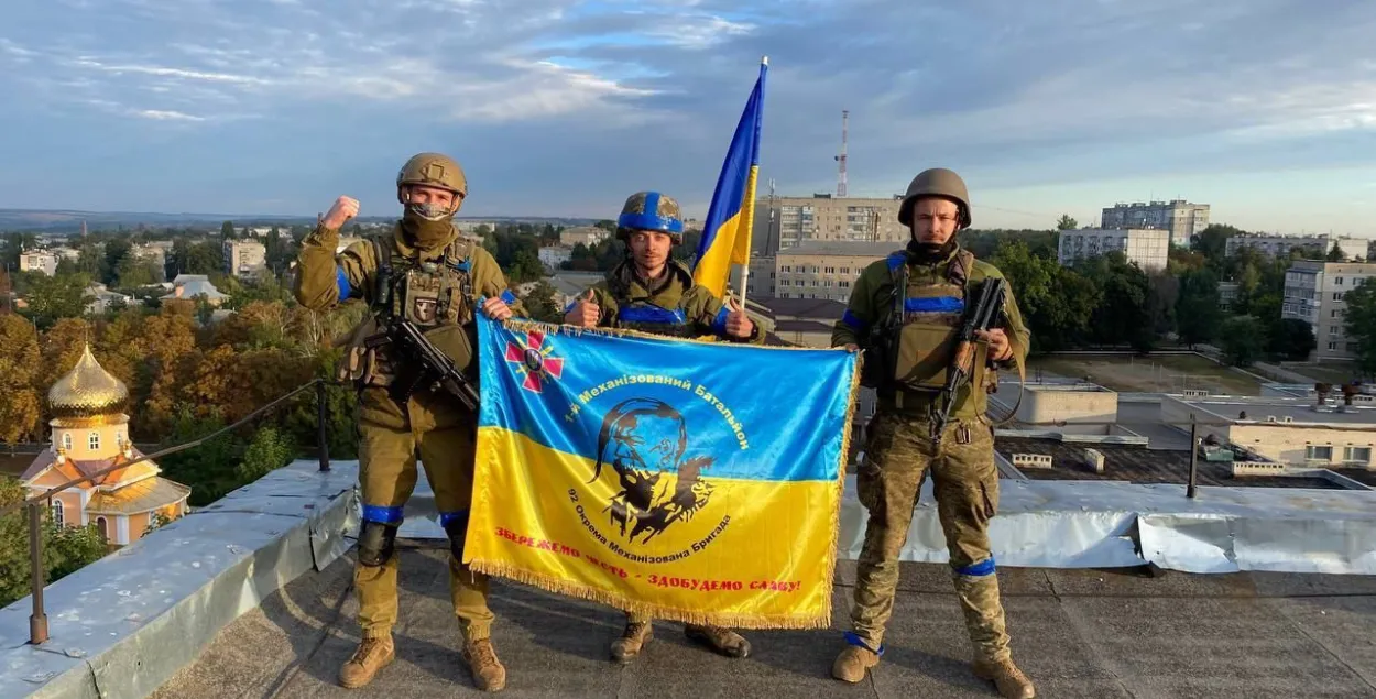 В соцсетях появляются фото и видео с бойцами ВСУ в центре Купянска