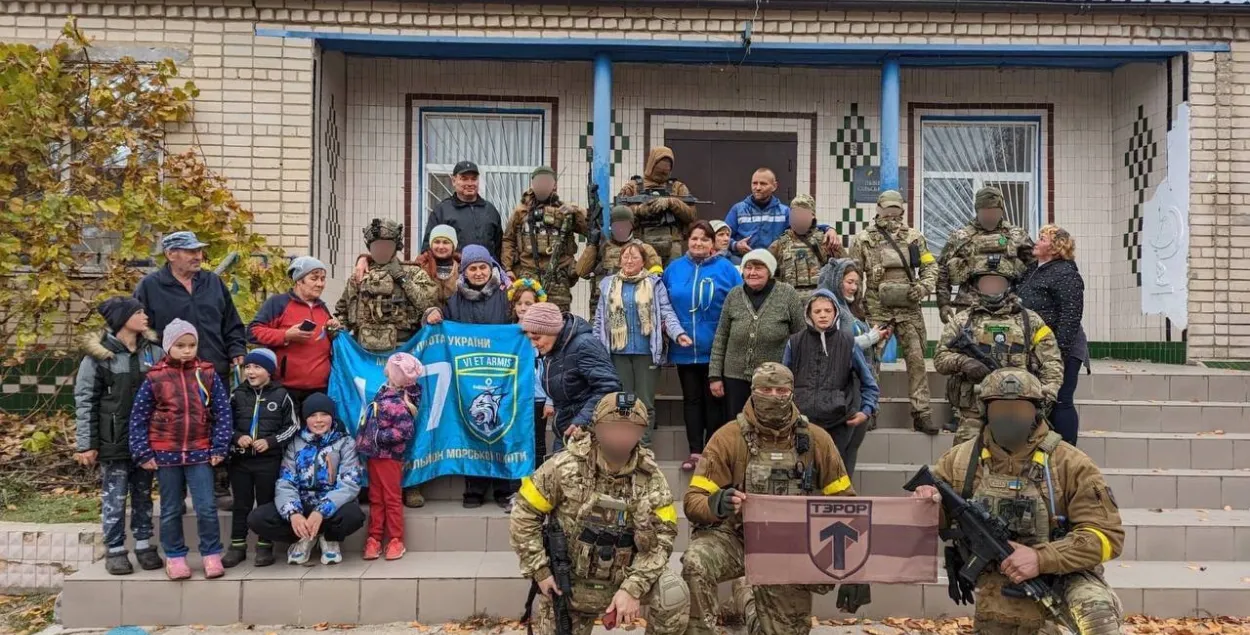 Белорусские добровольцы в украинской деревне Львове / фото батальона "Террор"
