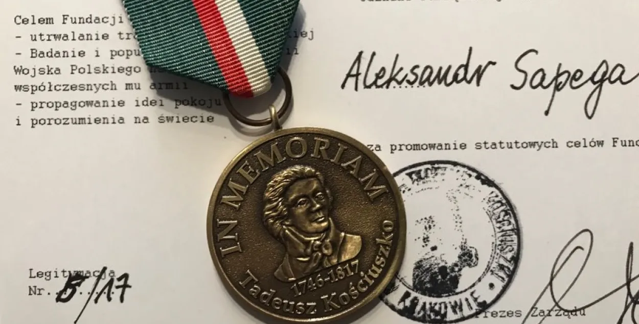 Медаль Костюшко будет носить Александр Сапега. Фото: Еврорадио