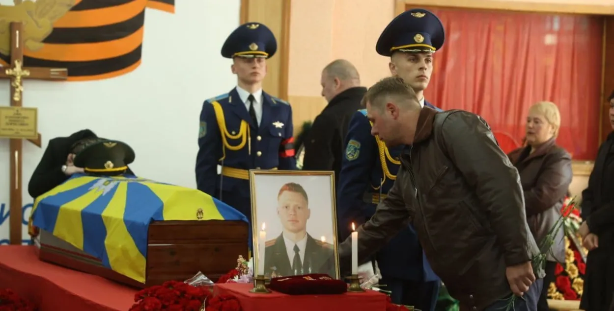 В Лиде простились с летчиками, погибшими при крушении самолета в Барановичах