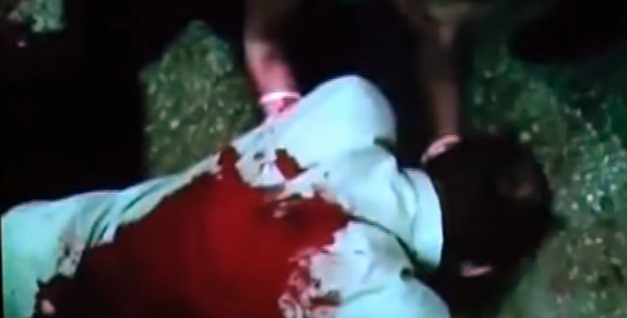 Андрей Гаврош сразу после ранения. Скриншот с видео, сделанного очевидцами.