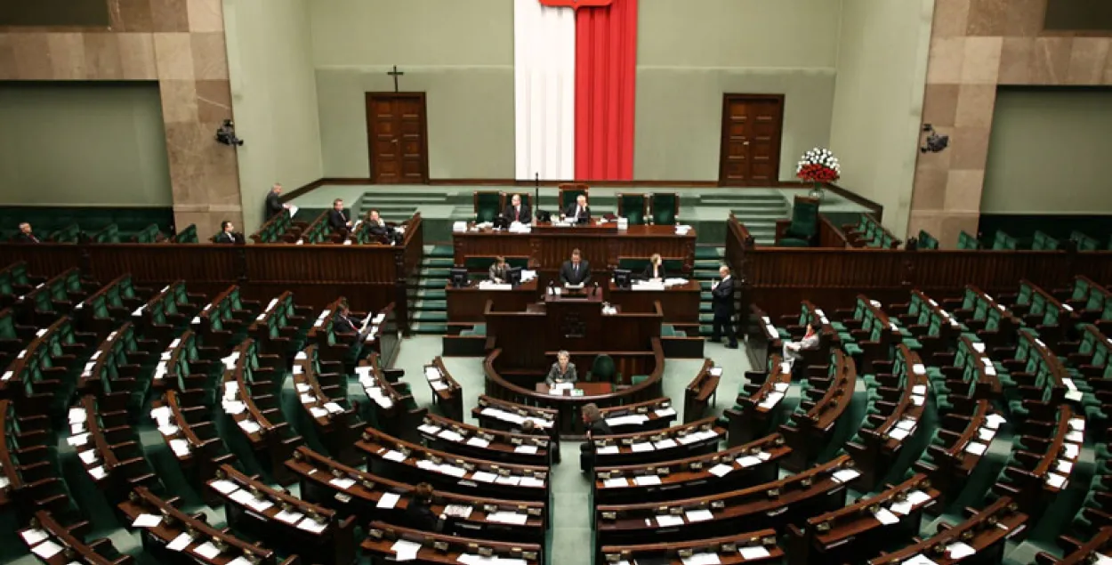 Польскі Сенат ухваліў закон, які пасварыў Польшчу з Ізраілем і Украінай
