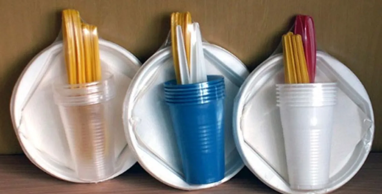 У Еўропе хочуць забараніць аднаразовы пластыкавы посуд