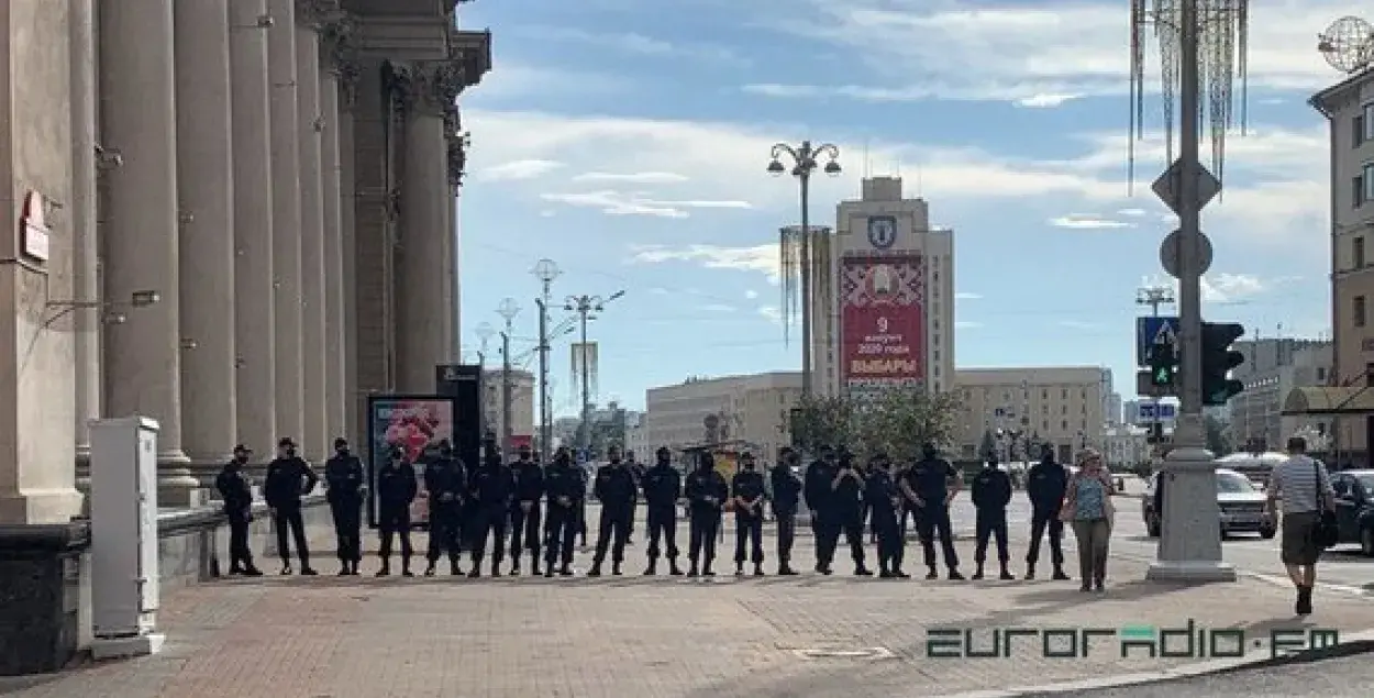 Increasing numbers of law enforcement agents gather&nbsp;in the Minsk city center / Euroradio
