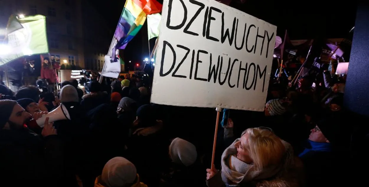 У Польшчы пратэставалі супраць новых абмежаванняў на аборты