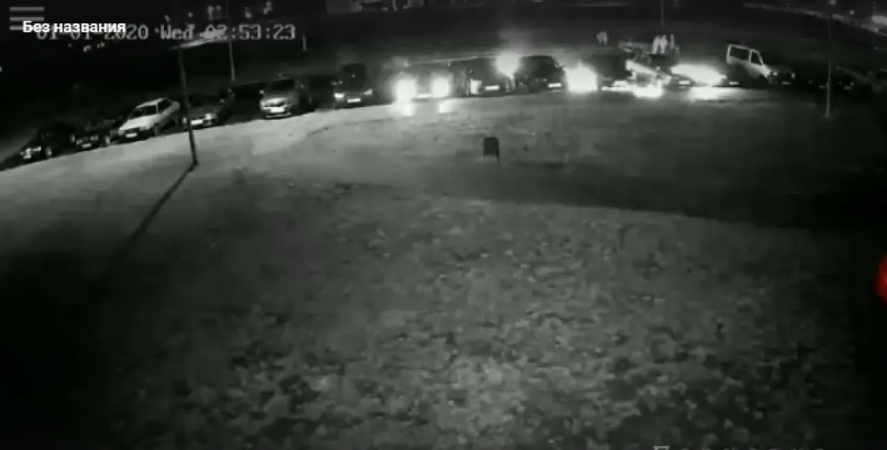 Фейерверк на автостоянке в Пружанах / Кадр из видео​