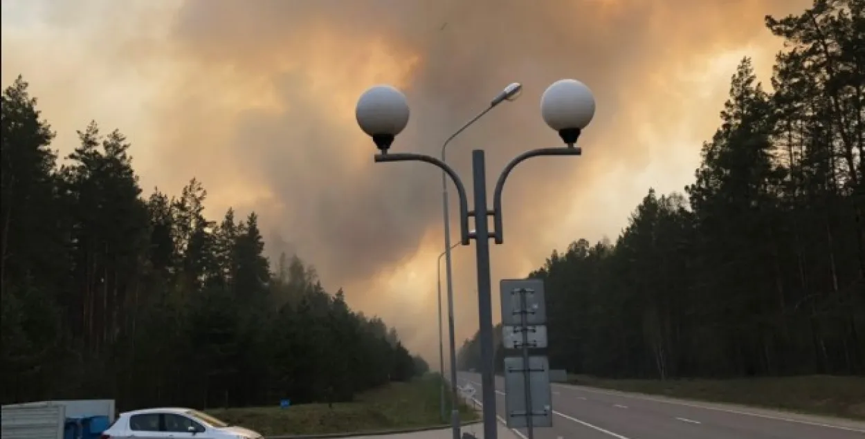 Лесной пожар около Привалки / s13.ru​