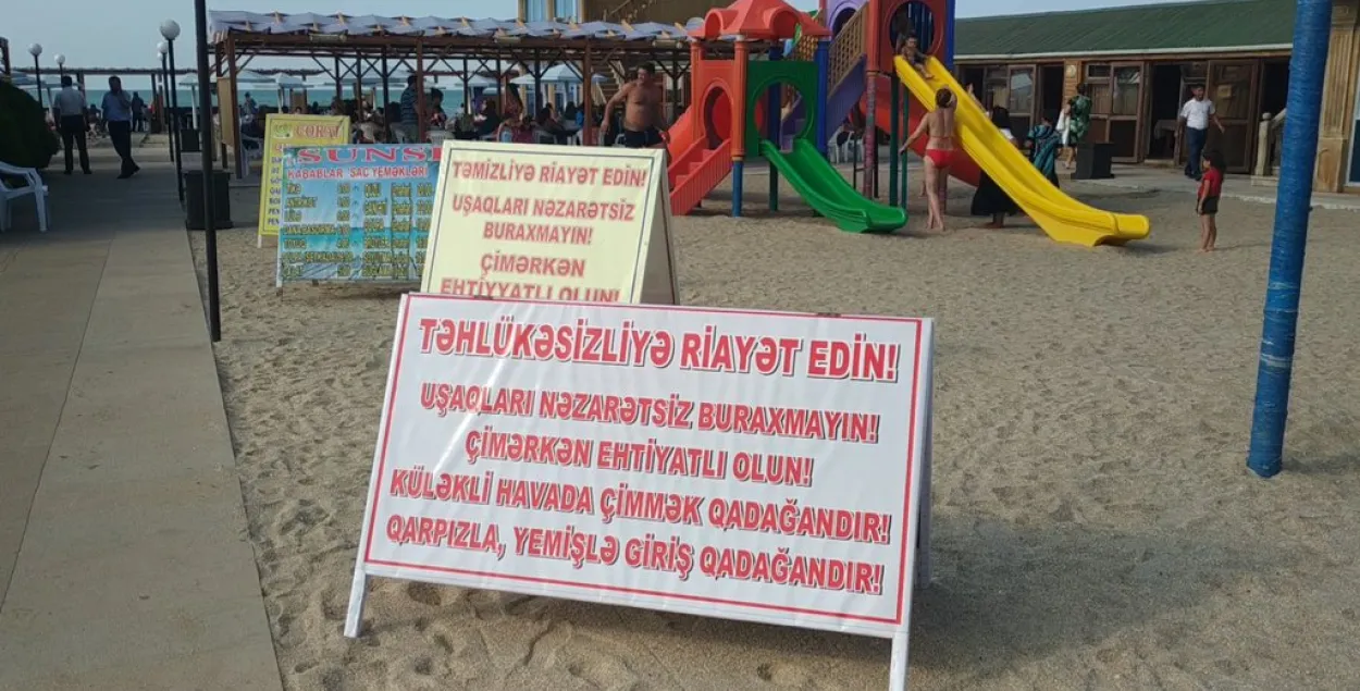 Платно или грязно: что не так с пляжным сезоном в Баку