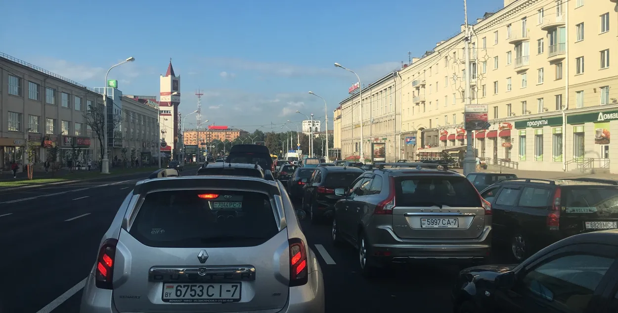 Ремонт в центре Минска вызвал 8-балльные пробки (фото)​