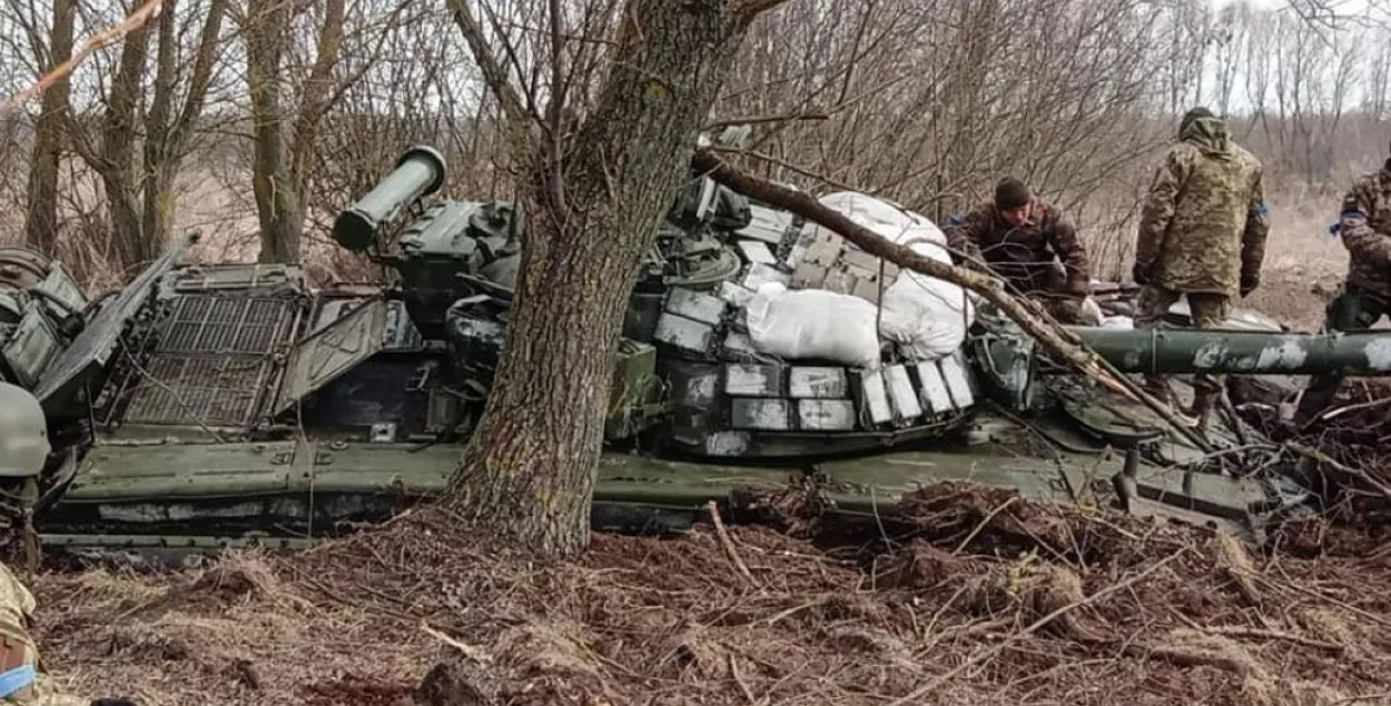 Экипаж российского танка взят в плен