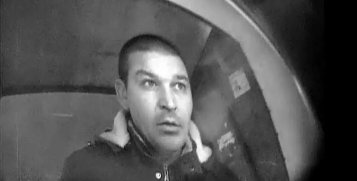 У Мінску мужчына падабраў пін-код да чужой карткі і зняў 15 рублёў, яго шукаюць
