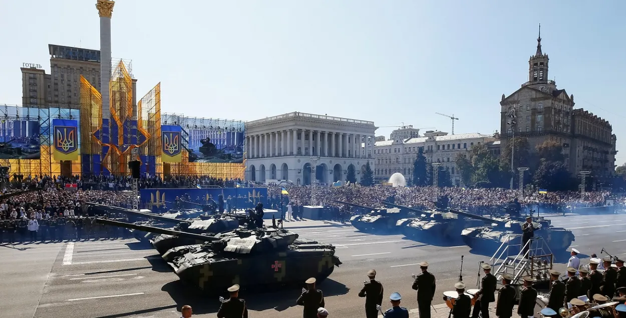 Зеленский предложил отменить парад на День Независимости Украины