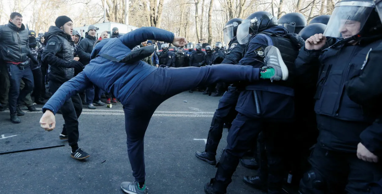 Стычки возле Верховной Рады в Киеве / Reuters​