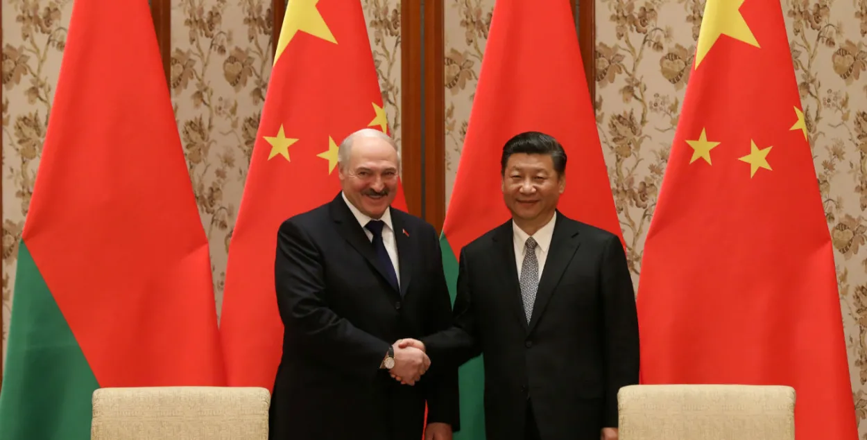 Александр Лукашенко и глава КНР Си Цзиньпин / Архив Reuters
