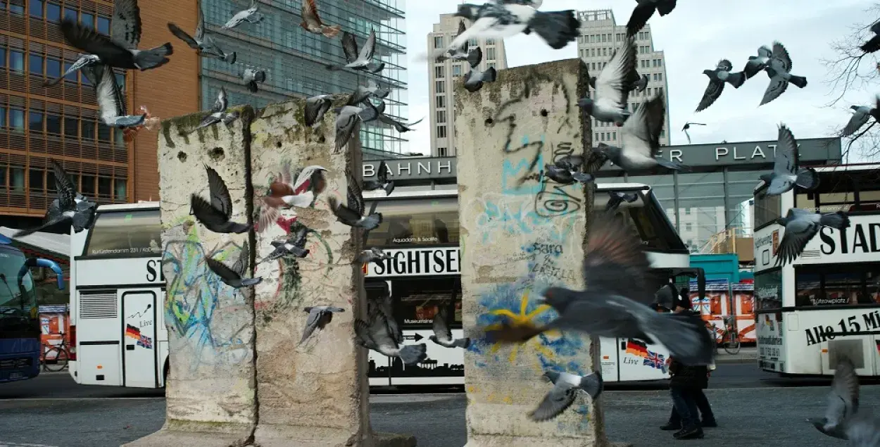Рэшткі Берлінскай сцяны на Патсдамскай плошчы ў Берліне / Reuters