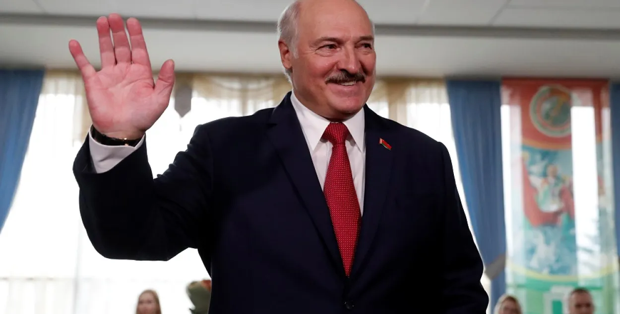 Лукашенко о "сигнале с Тихановским", "выкачаных миллионах" и Конституции 1994-го