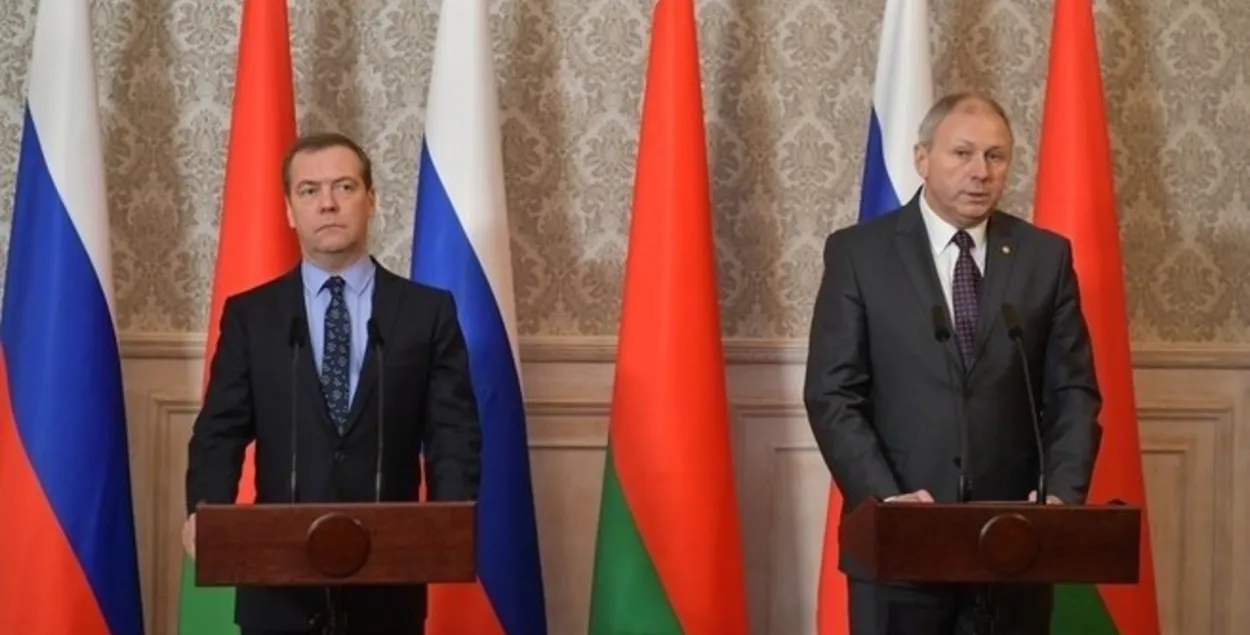 Дмитрий Медведев (слева) и Сергей Румас (справа) / Сайт правительства России​
