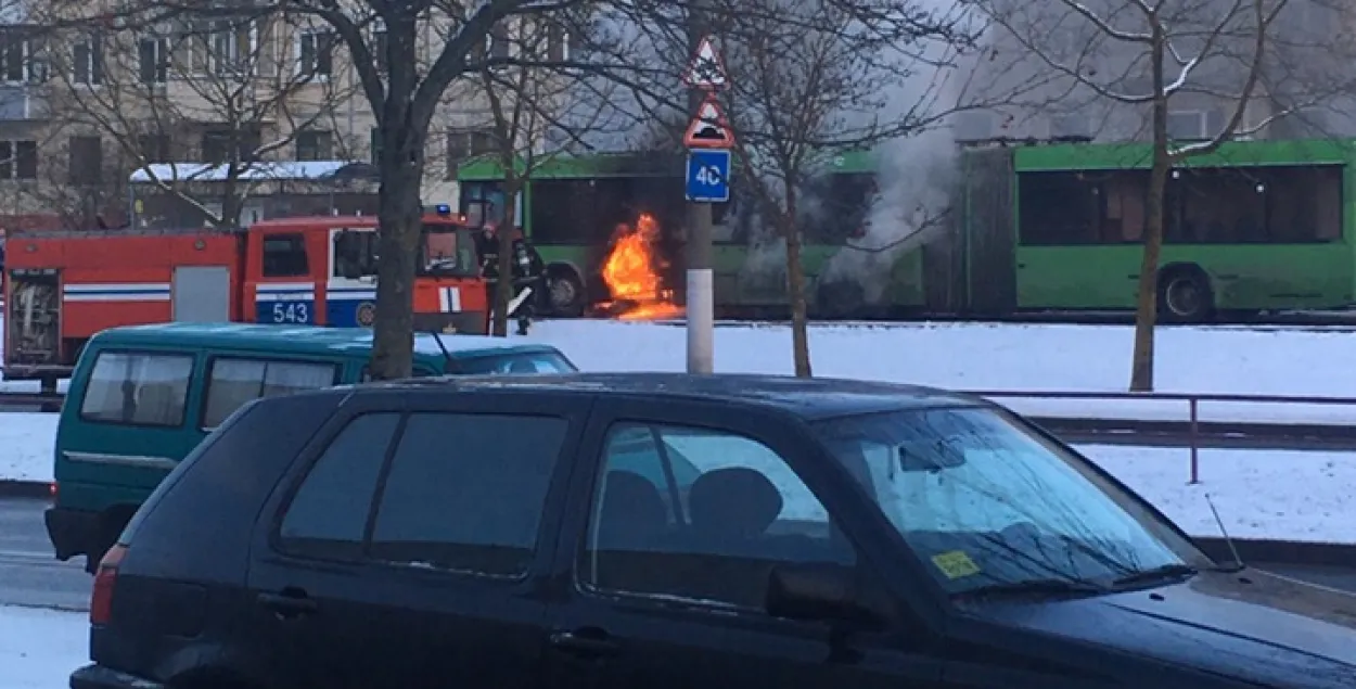 У Віцебску падчас руху загарэўся аўтобус (відэа)