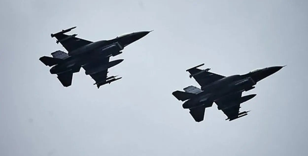 Польскія знішчальнікі F-16 перахапілі расійскі самалёт
