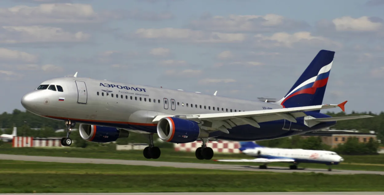 Airbus A-320, які прыляцеў з Мінска, зачапіў у Шарамецьеве іншы самалёт