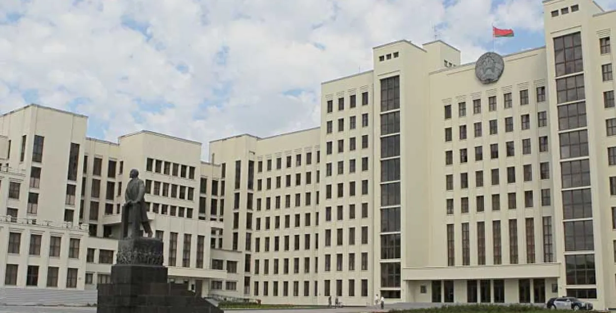 Здание Дома правительства в Минске. Фото из открытых источников