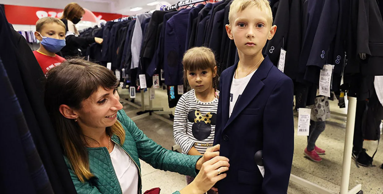 У Беларусі дзеці павінны хадзіць у школу ў адзенні дзелавога стылю / БЕЛТА
