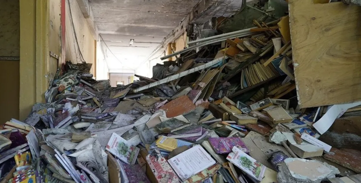 Ночью в Харькове российские военные "демилитаризировали" школьную библиотеку 