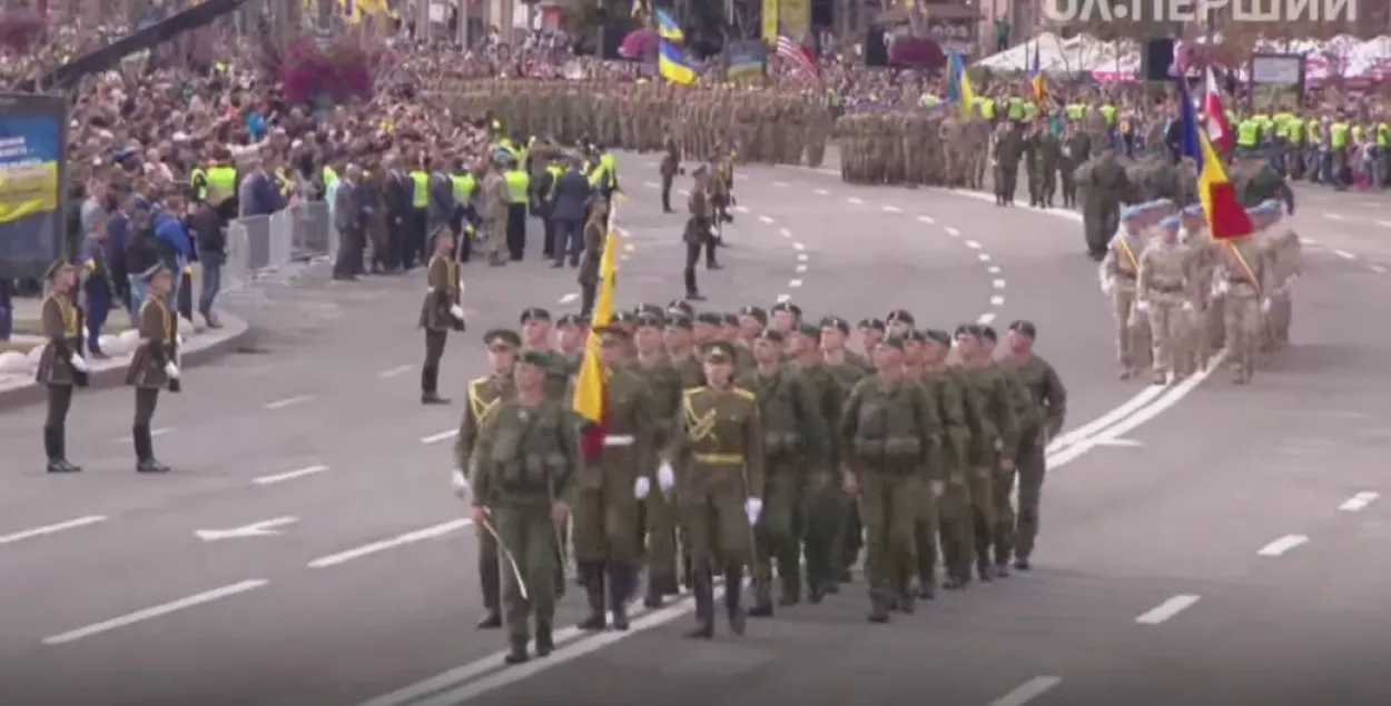 В Киеве проходит военный парад ко Дню Независимости. Прямой эфир