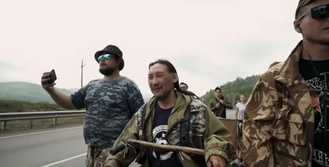 Спецслужбы с оружием задержали шамана, который шёл в Москву "изгонять Путина"