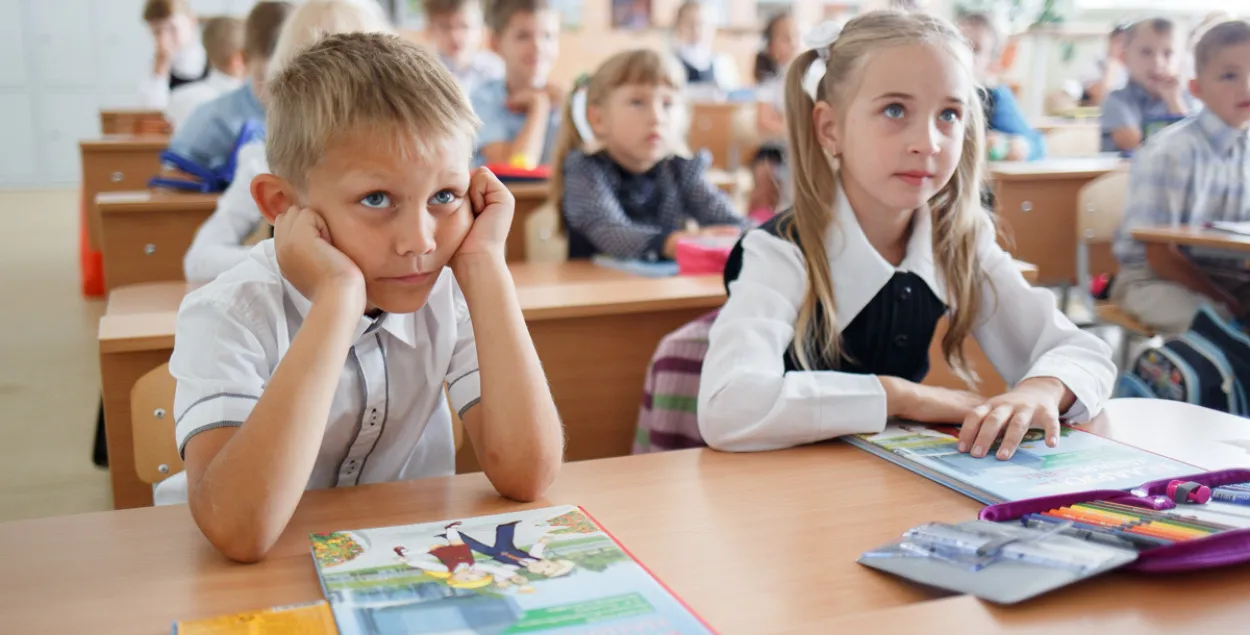 Обложки — в несколько раз: как подорожали товары к школе в Беларуси