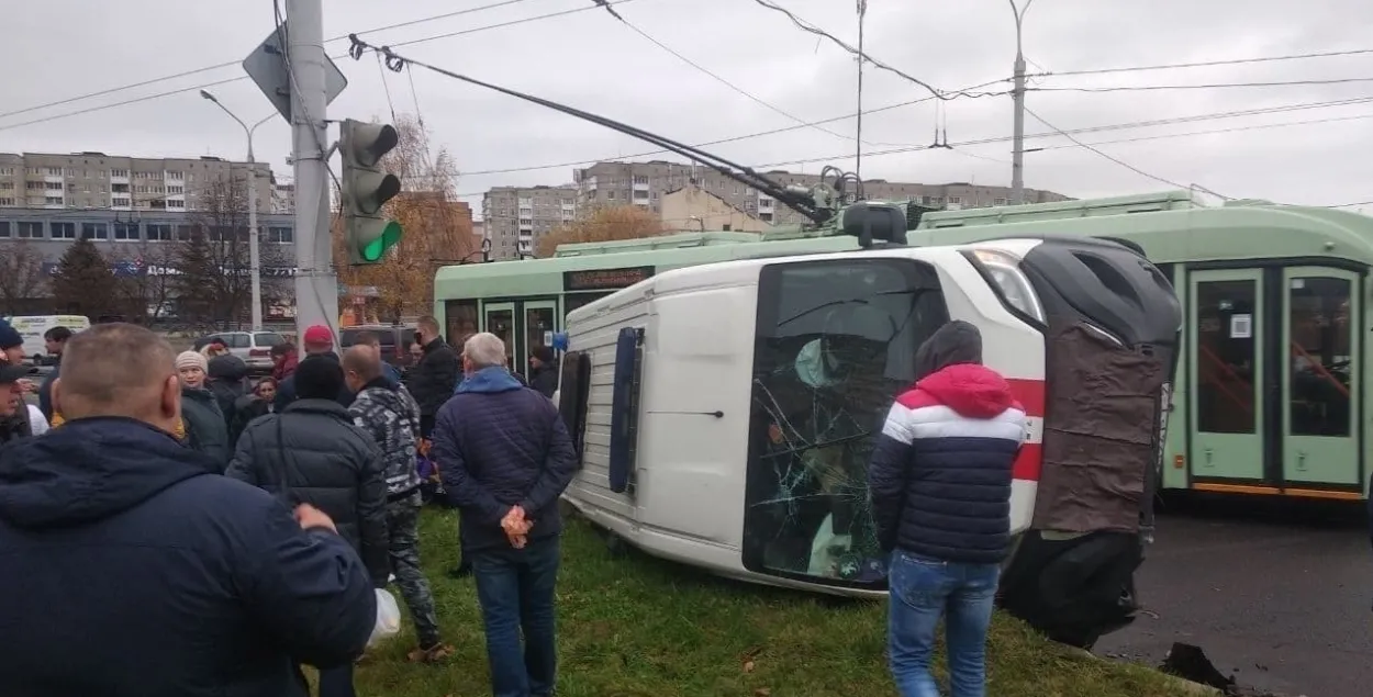 В Минске опрокинулась карета скорой помощи