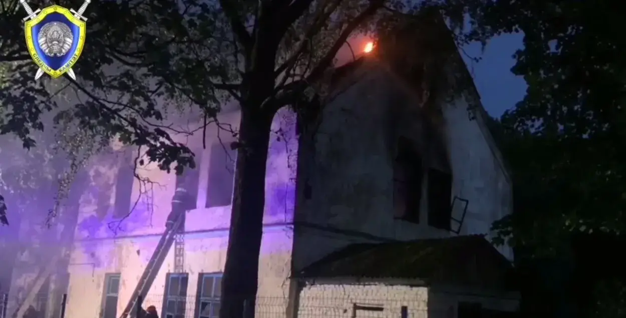 Пожар в усадьбе Монюшко в Смиловичах / кадр из видео СК

