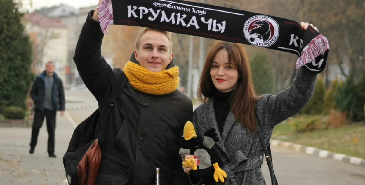 Вядучая “Беларусь 1”, якая ў эфіры назвала клуб “Крумкáчы”, наведала іх матч
