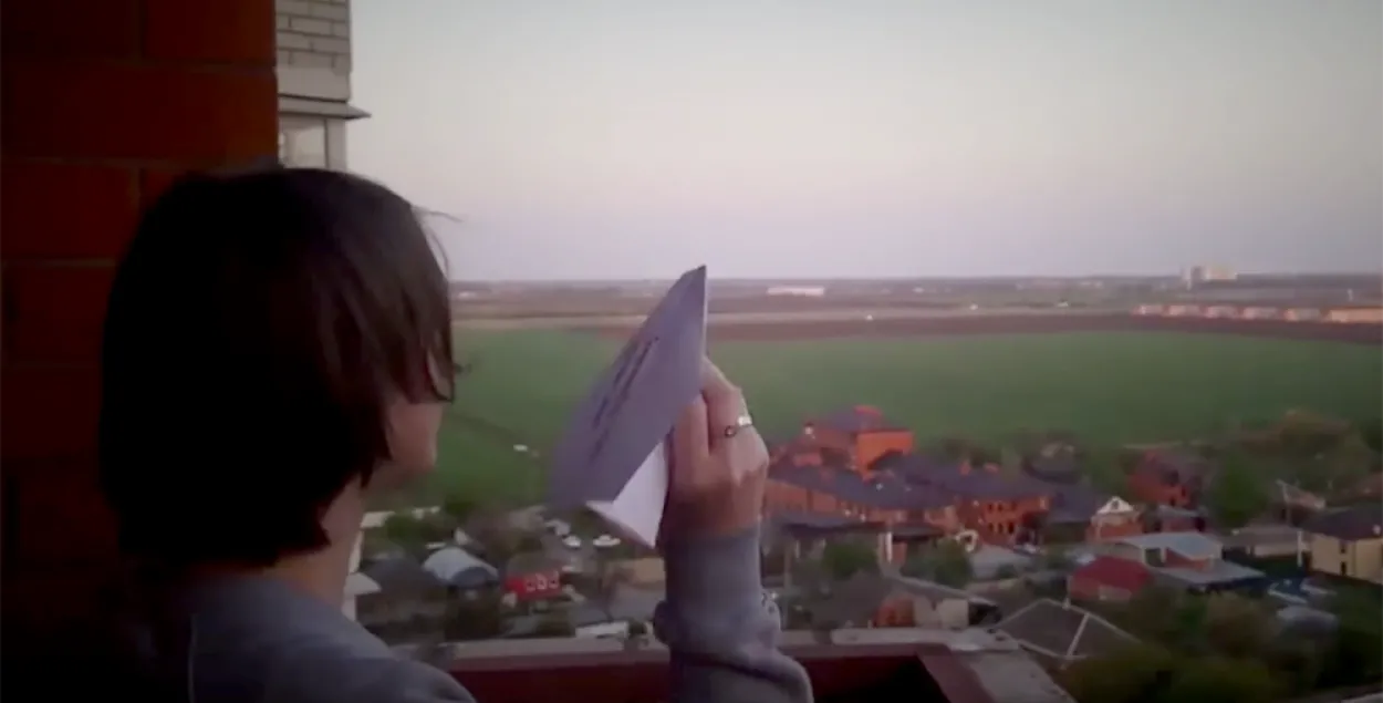 "Смотри, как летит!" Россияне флешмобом поддержали Telegram (видео)