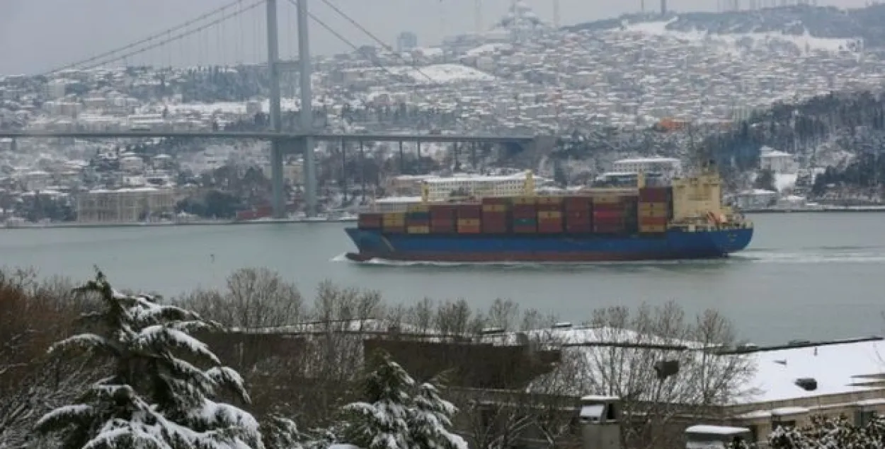На Турцыю абрынуліся моцныя снегапады — у Стамбуле выпала 65 см снегу