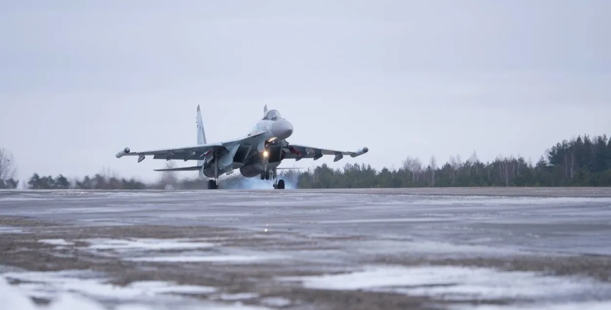 Расія перакінула ў Беларусь для ўдзелу ў вучэннях два дывізіёны С-400 і 12 шматмэтавых знішчальнікаў Су-35C / @modmilby​