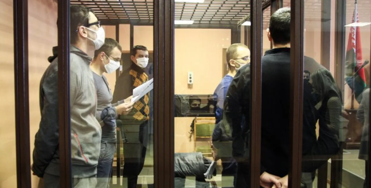 У Мінску 5 чалавек адправілі ў калонію за пашкоджанае аўто жонкі міліцыянера