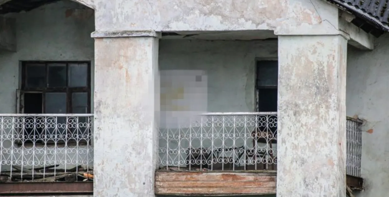 На будынку ў Маладзечне зафарбавалі БЧБ-сцяг, але не замалёўваюць свастыку
