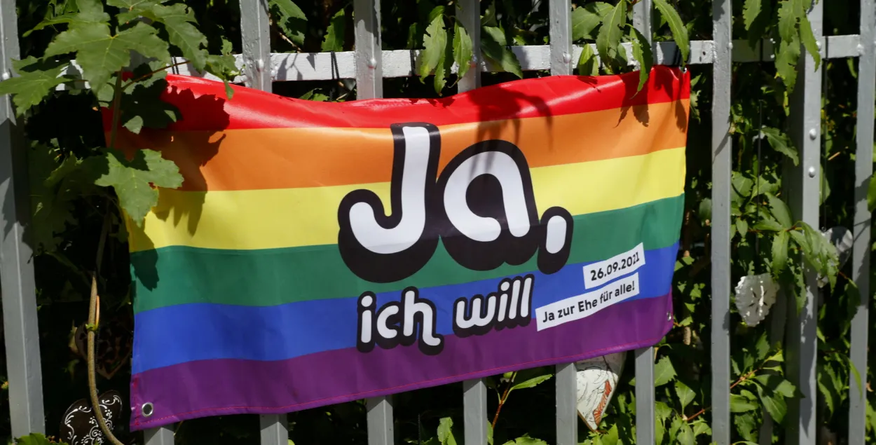В Швейцарии легализовали однополые браки, а в Сан-Марино разрешили аборты