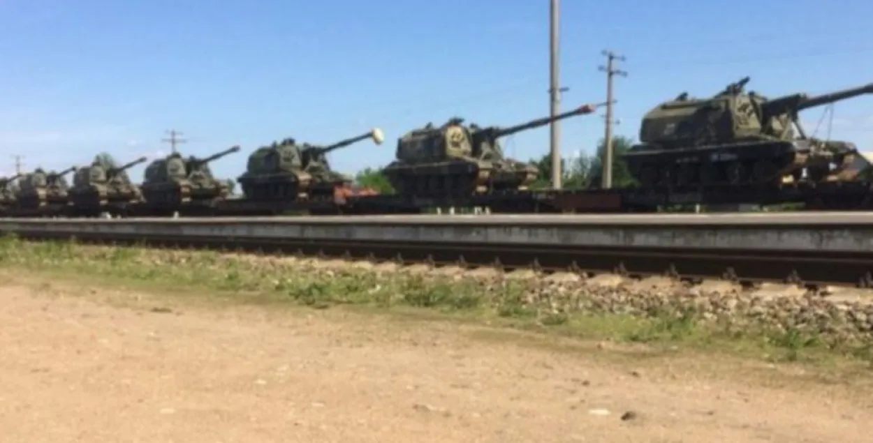 Расія перамяшчае танкі да межаў Беларусі