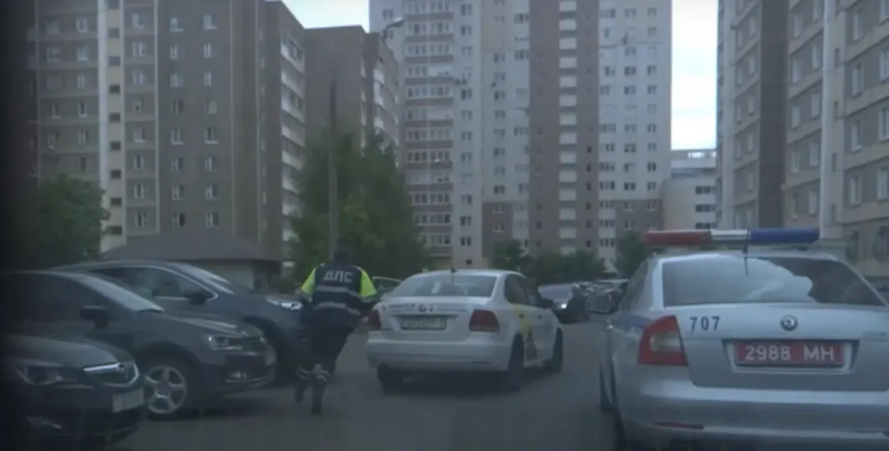 Задержание пьяного таксиста в Минске / Кадр с видеорегистратора​