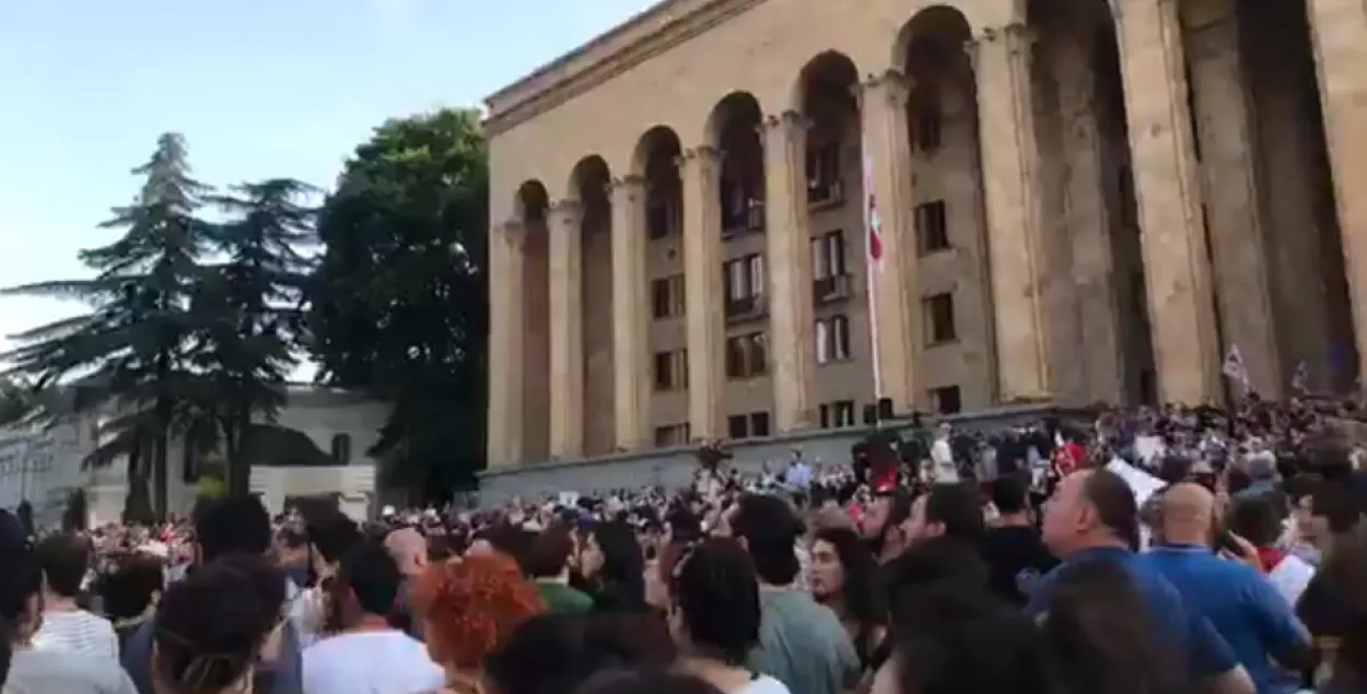 В Тбилиси продолжаются уличные протесты (онлайн-видео) | Новости Беларуси |  euroradio.fm