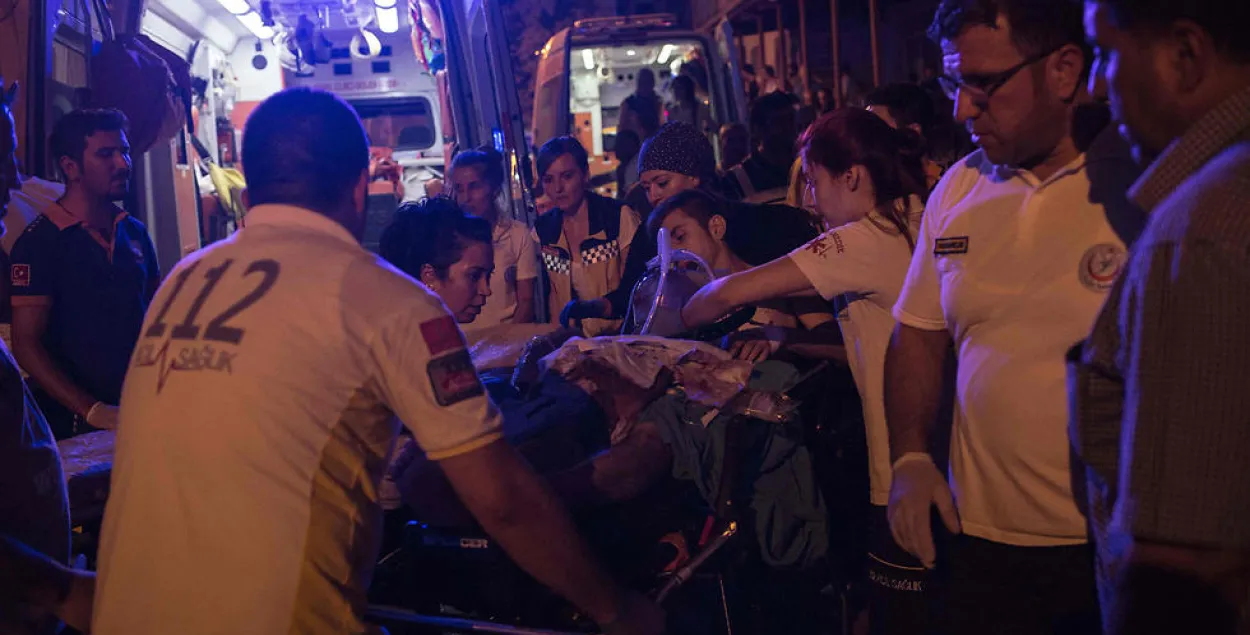У турэцкім Газіянтэпе адбыўся тэракт падчас вяселля — 50 чалавек загінула